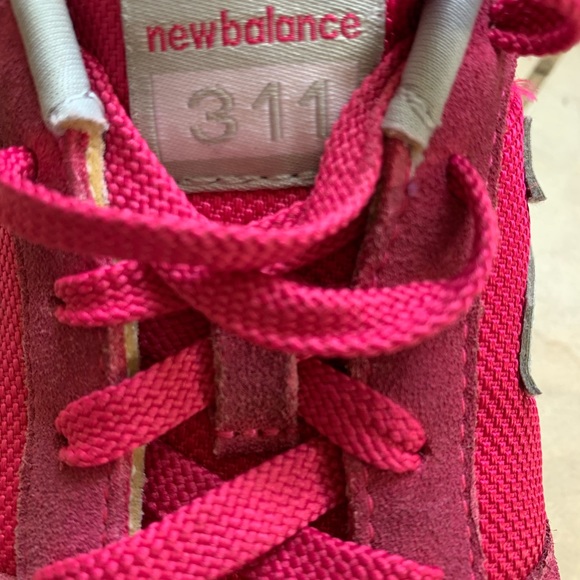New balance women’s hot pink 311 sneakers size 8.5 - Picture 4 of 5